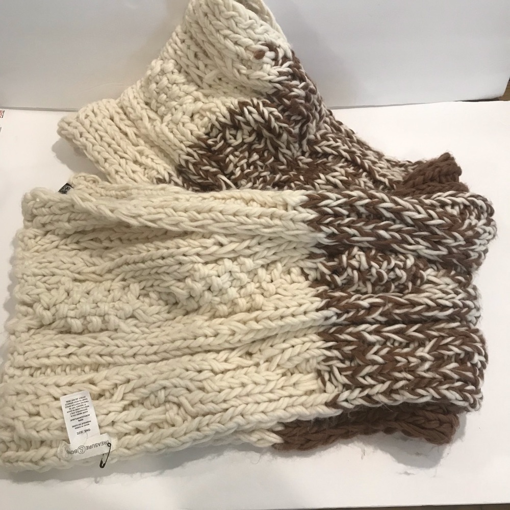 Chunky cable scarf soft 93x14 NWOT